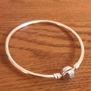 New Pandora snowflake bangle✨✨✨